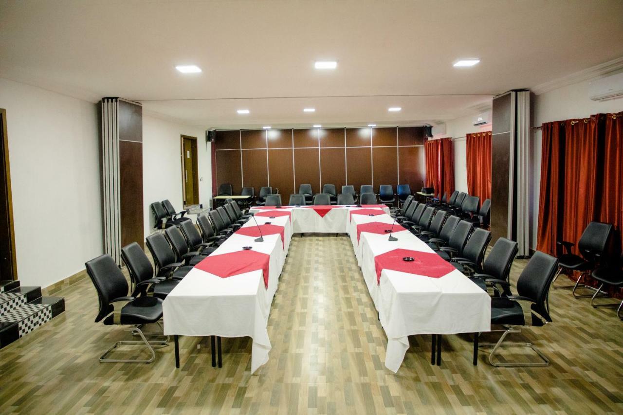 Metzy Residence Hotel Serrekunda Exterior foto