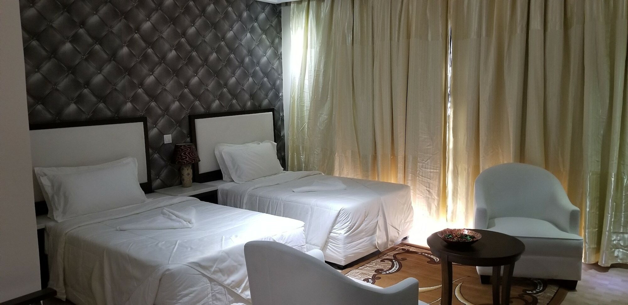 Metzy Residence Hotel Serrekunda Exterior foto